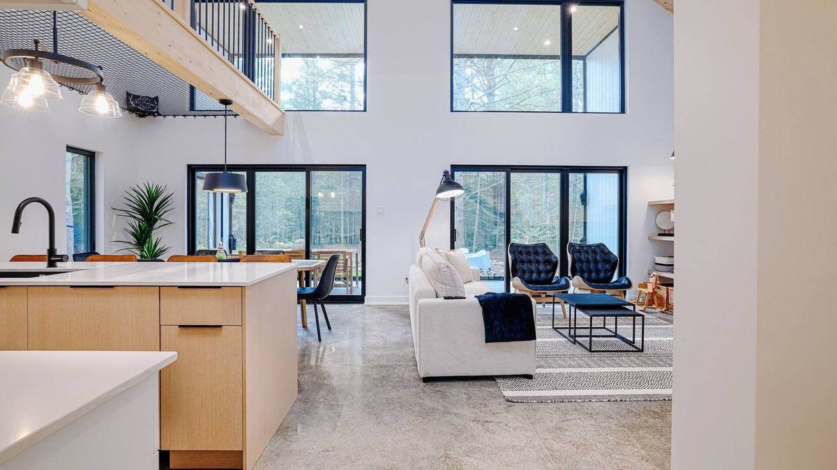 Chertsey Cabin | À 1 hre de Montréal, entouré d'arbres matures, vous trouverez le Chalet Snö !