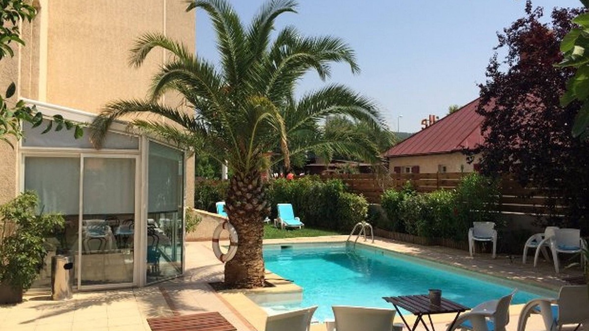 Sud Apartment | À 10 min du centre ! Chambre Twin + accès piscine