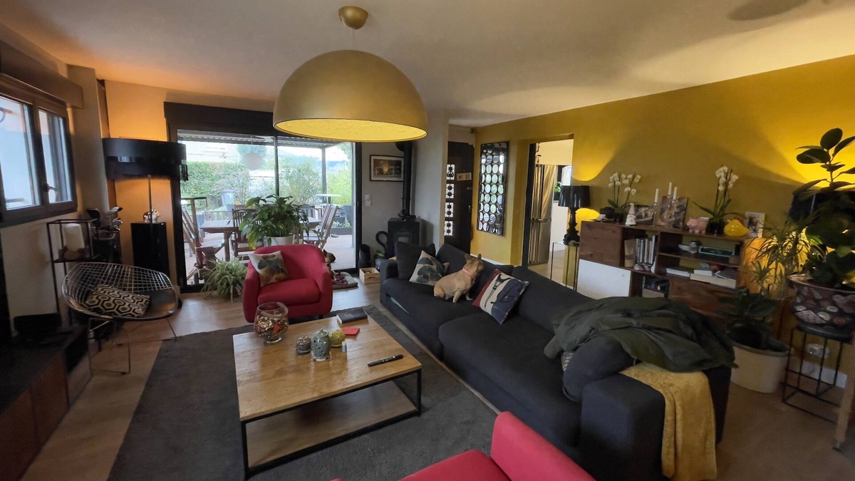 Saint-Laurent-de-Mure Bed & Breakfast | À 10 min de l'aéroport, cadre paisible, espace contemporain tout confort.