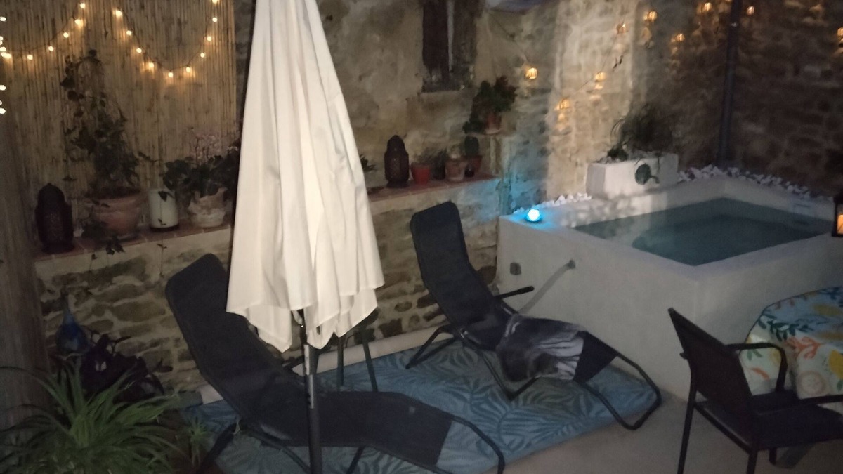 Remoulins House | À 5 Minutes de la Rivière et du Club Canoë, Maison de Village