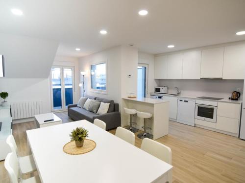 Loredo Apartment | Ático de lujo con piscina y mini golf en la playa