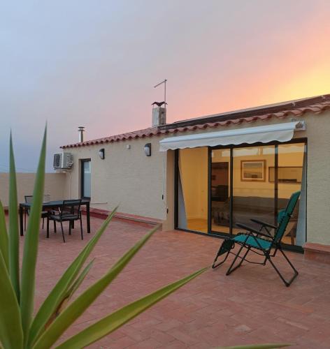 Palau-Saverdera Apartment | Ático relax con gran terraza y vistas a la Costa Brava