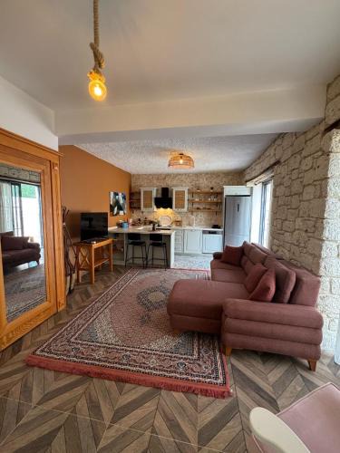 Sifne Mahallesi House | Çeşme'de Villa konforunda alaçatı taş ev tasarımlı sıfır eşyalı