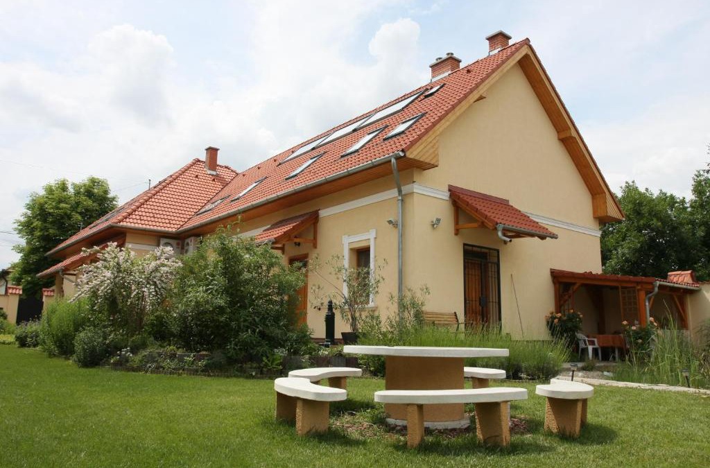 Nagykoros House | Élet es Energia Egészségjavító Szalon