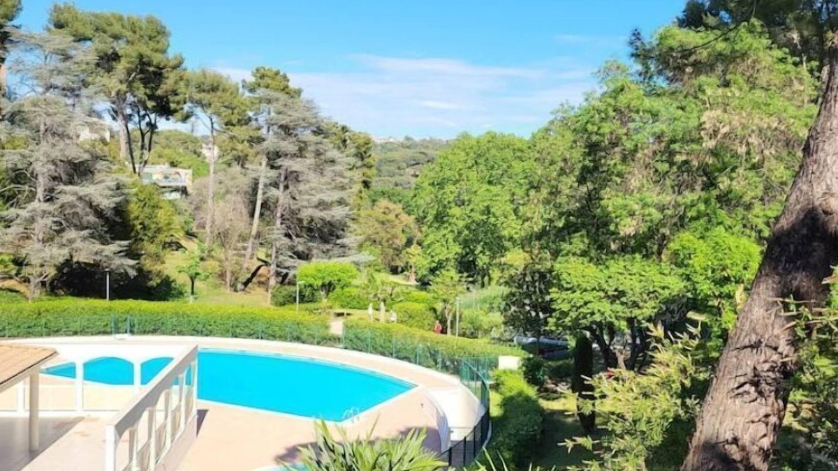 La Bocca Nord Apartment | Évasion à Deux. Domaine Prestigieux. Jacuzzi & Parking Privés, Piscine Golf