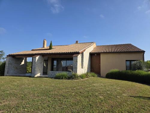 L'Isle-d'Espagnac House | Évasion en Ville : Maison avec Piscine Privée