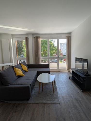 Faubourg de l'Arche Apartment | Évasion La Défense - Balcon & Wi-Fi, à 10 min de Paris