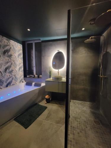 Montelimar Hotel | Évasion Sauvage Love Room