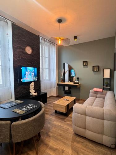 Lons-le-Saunier Apartment | Évasion Urbaine, Vue sur la ville