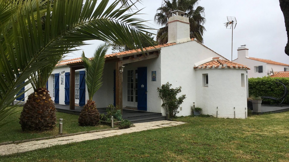 Barbatre House | ÎLE DE NOIRMOUTIER " Barbâtre " sleeps 8.