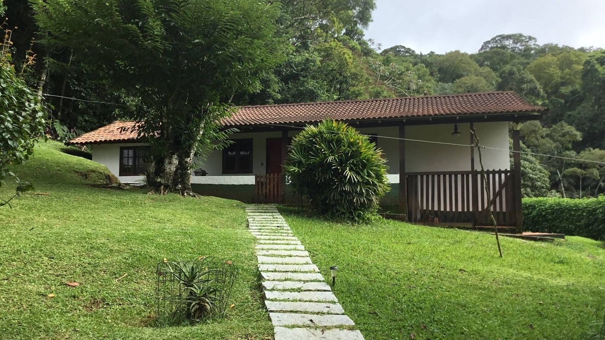 Lumiar House | Ótima casa localizada na Mata Atlântica com piscina enorme, sauna, trilhas para caminhadas e muito mais.