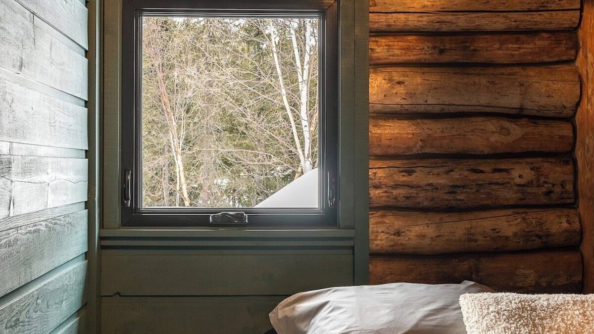 Saint-Simeon Cabin | ÖBois Charlevoix: L'Écurie 2 (bedroom)
