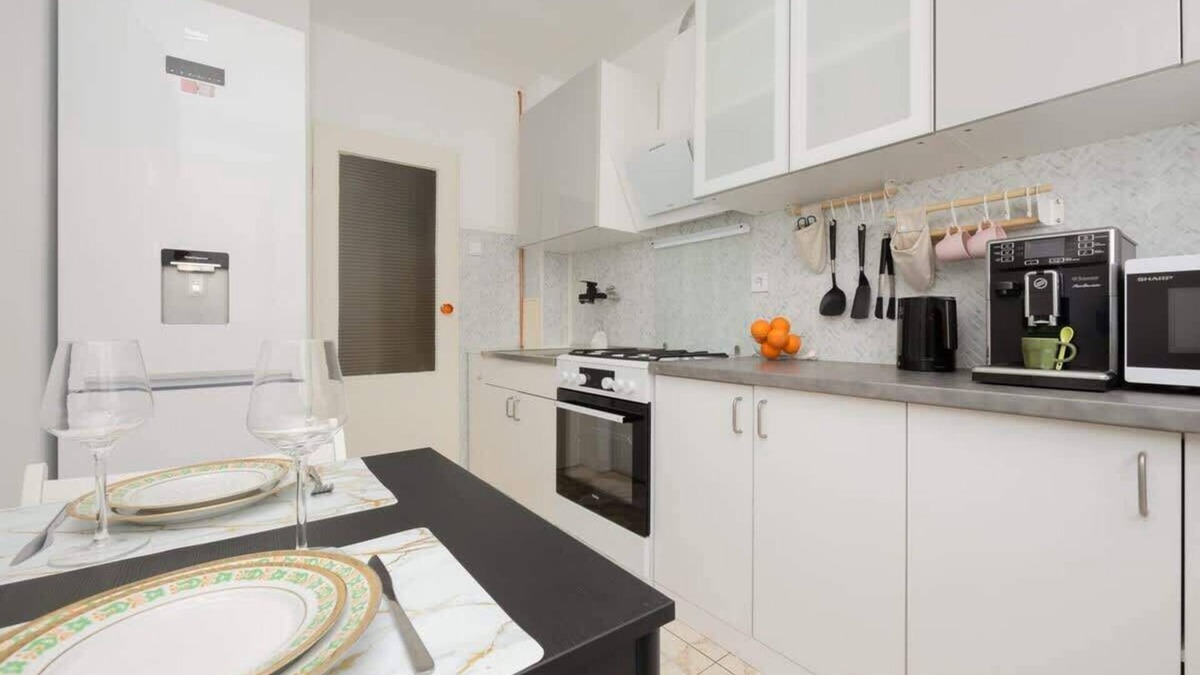 Srodmiescie Apartment | Świętego Wojciecha 9 | Bright Apartment | Parking
