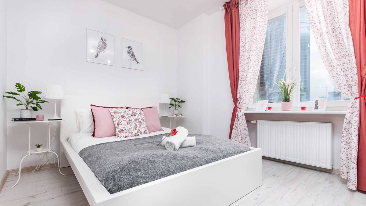 Srodmiescie Połnocne Apartment | Świętokrzyska 32 | Elegant Apartment | Desk