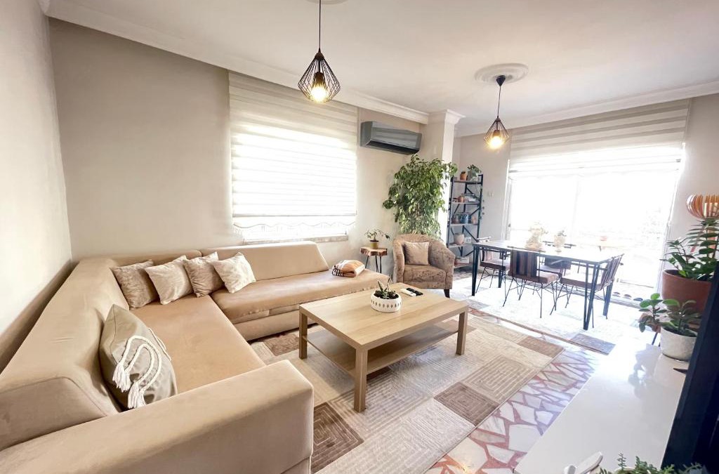 Yenisehir Apartment | Şehrin kalbindeki deniz manzaralı 3+1 ev
