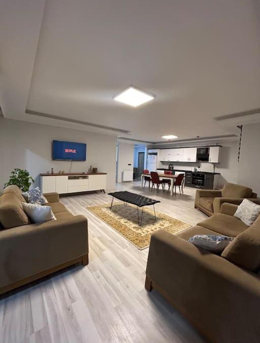 Yomra Apartment | Şehrinaz Apart Ev Super Lux