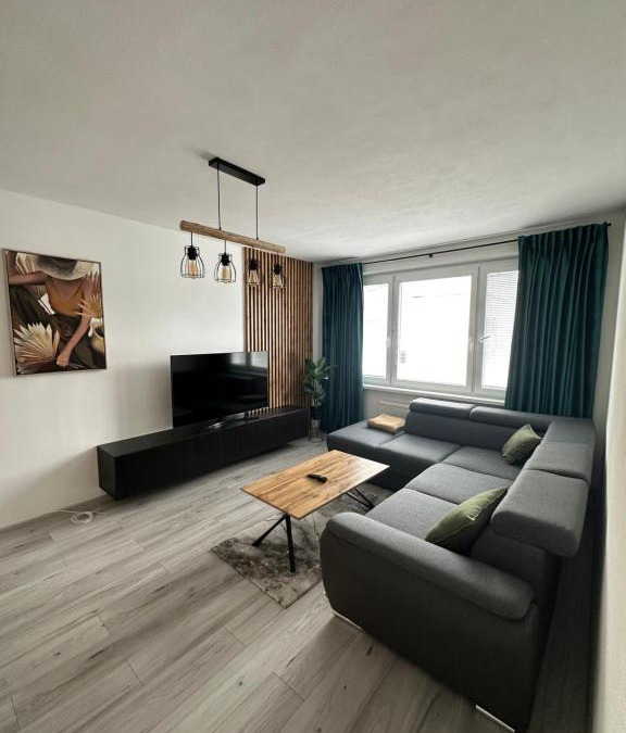 Zvolen Apartment | Štýlové ubytovanie v centre s parkovaním zadarmo ZV1
