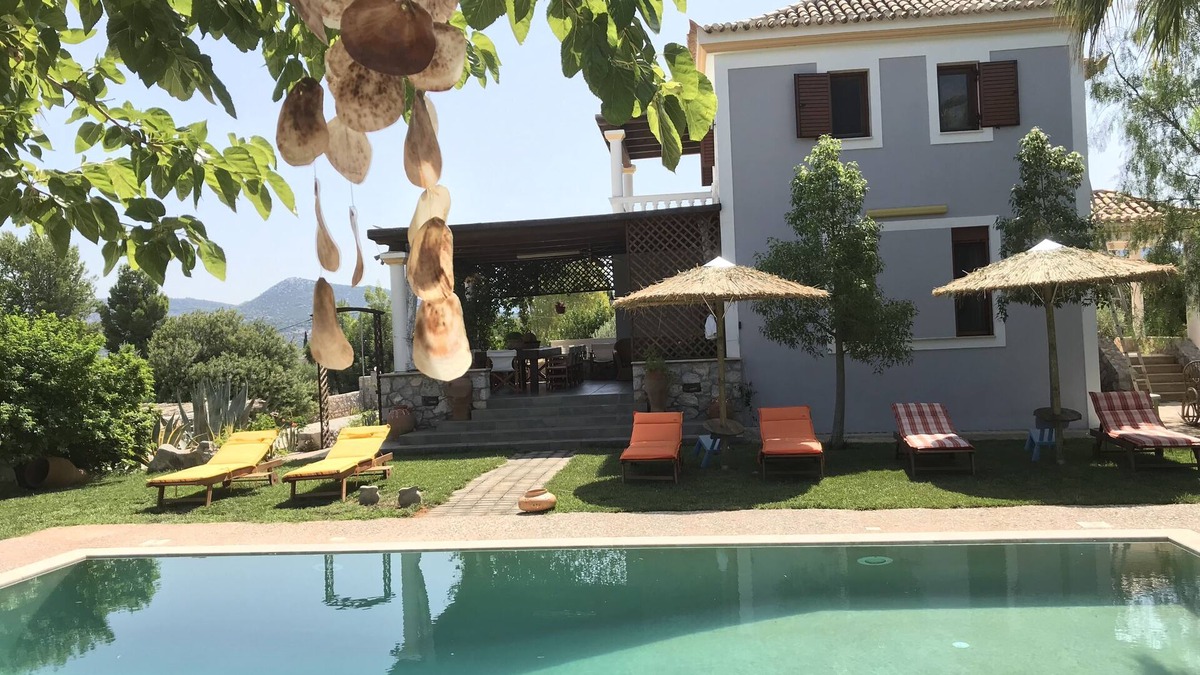 Kilada Villa | Βιλλα με ιδιωτικη πισινα με θεα θαλασσα με μεγαλο κηπο σε αρχαιολογικους χωρους