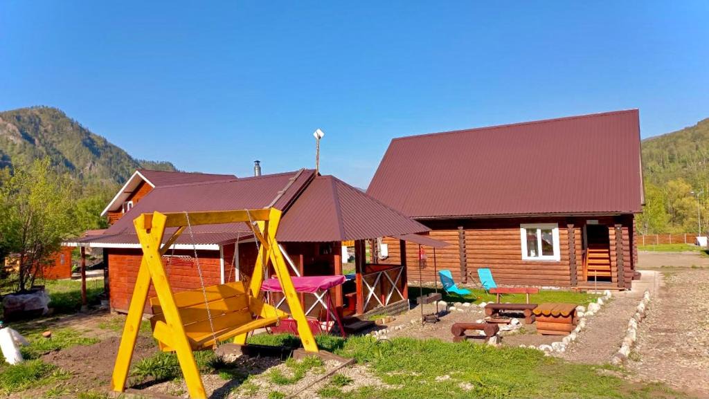 Nizhnekayancha Cabin | Золотые горы