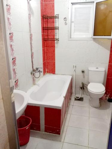 Tukh Apartment | شقة مفروشة 5 سراير في كامب شيزار