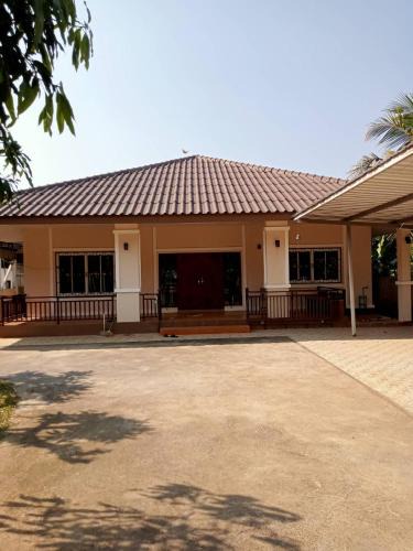 Tha Sut House | บ้านสวนสบายใจโฮมสเตย์ ใกล้มหาวิทยาลัยแม่ฟ้าหลวง 3ห้องนอน ห่างถนน 2 กิโล