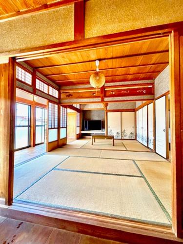 Tsu Apartment | なぎさの宿 日本文化古き良き建物畳敷 大家族グループ利用 長期滞在ok駐車場無料 日本の真ん中Mie Suzuka Ise