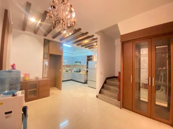 West District Villa | 天晴 包棟旅宿(近家樂福夜市)