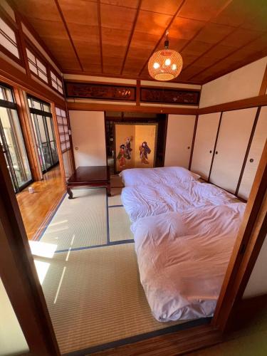 Izumisano House | 日式庭院古宅难波直达4房双浴室厕所厨房齐全团队首选可体验和服茶道空中瑜伽交通购物方便bbq可