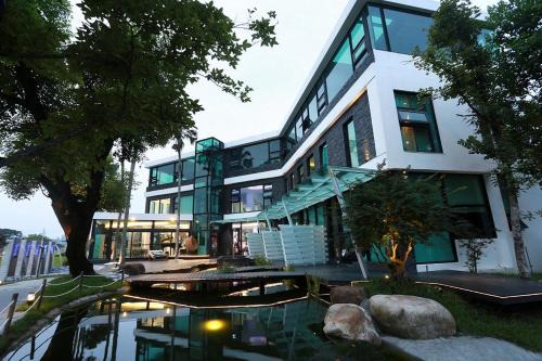 Dongshan House | 水岸楓林民宿