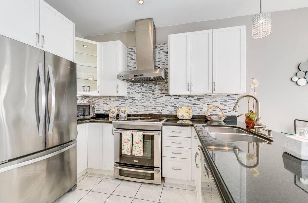 West Oak Trails Villa | 红叶飘飘秋季在16mile 峡谷拥有Sauna room 的美丽独栋别墅