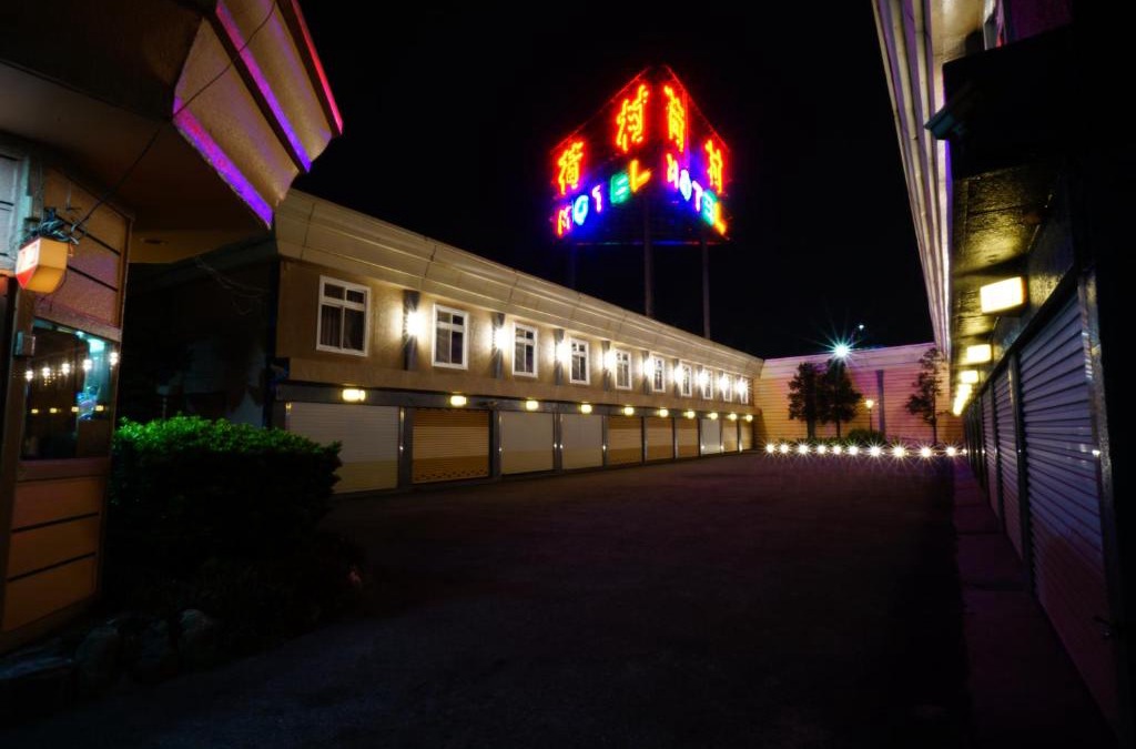 Wuqi District Hotel | 荷村 Motel