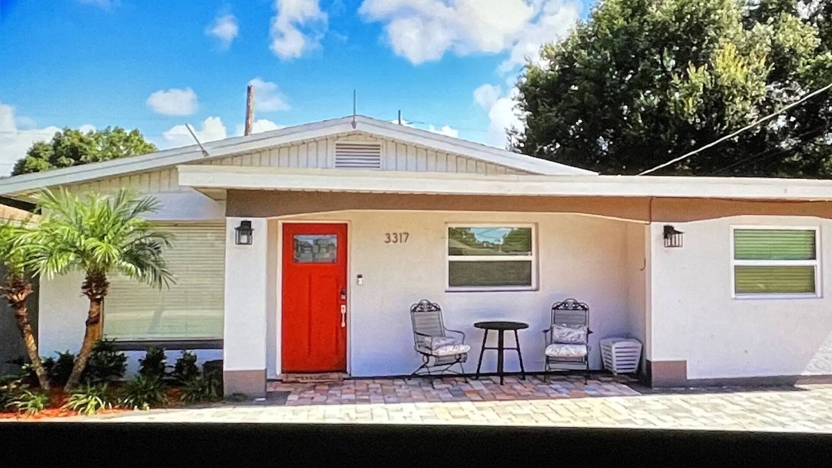 Tampa House | 0.1 miles from Raymond James Stadium/Airport, 4 bed 2 bath