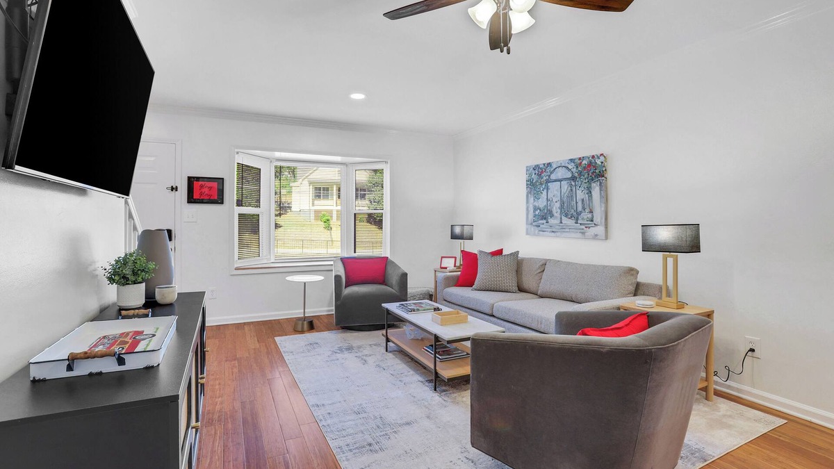 Athens Condo | 0.5 mi UGA Stadium & Campus– 2 BR 2.5 BA Athens Townhome with King, Queen + Twin