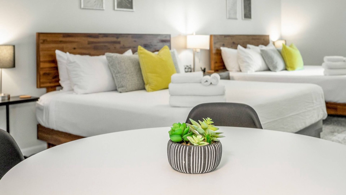 Chattanooga Cabin | 01: The Eames Suite - A PMI Scenic City Vacation Rental