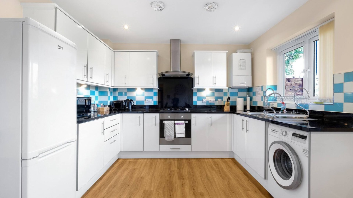 Stanwell Apartment | 02 - London Heathrow Living Serviced Apartments by Ferndale - Apt 02