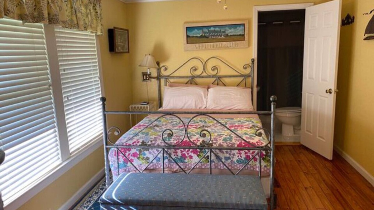Inglis Apartment | 02) The Charter Suite