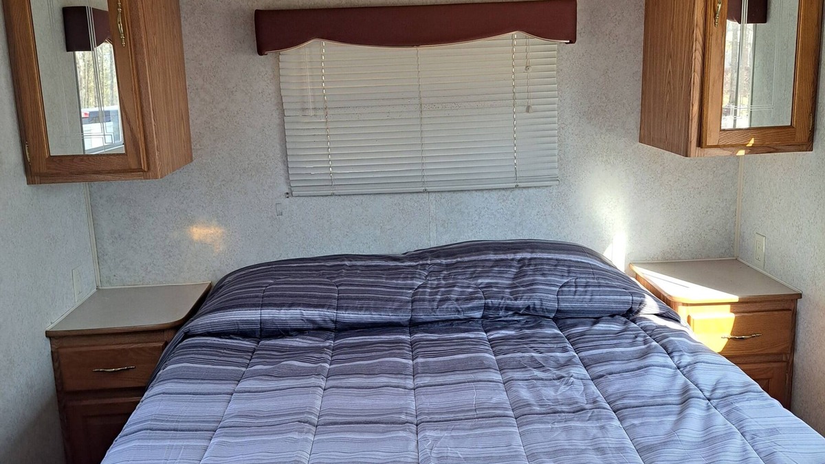 Cloquet House | 03 Dutchmen Classic that sleeps 1- 6 people comfortably for the perfect weekend