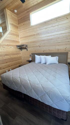 Valle Ski Chalet | 057A Brand New Cozy Cabin with Loft & King bed near Grand Canyon South Rim