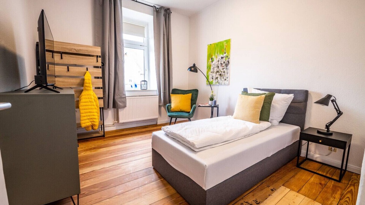 Brunsbuttel Apartment | 063 - 4 rooms - 3 bedrooms close to the city center and quiet
