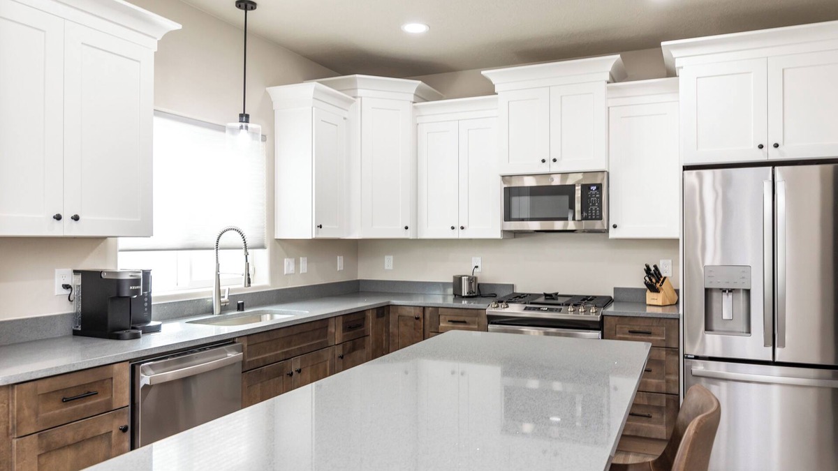 Elko House | #07 3-bedroom new house in Elko with WiFi, AC. Enjoy a peaceful getaway