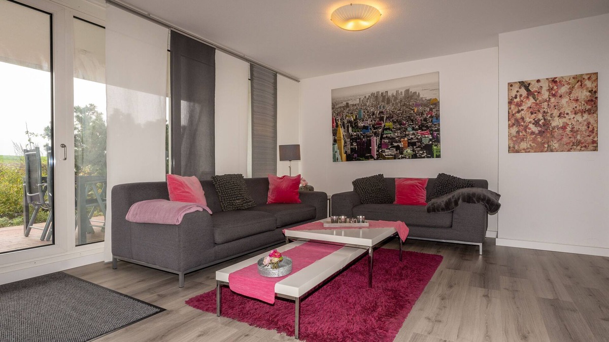 Innenhafen Apartment | 089 Apartment Skyline, direct beach location, view of the harbor - 089 Skyline -