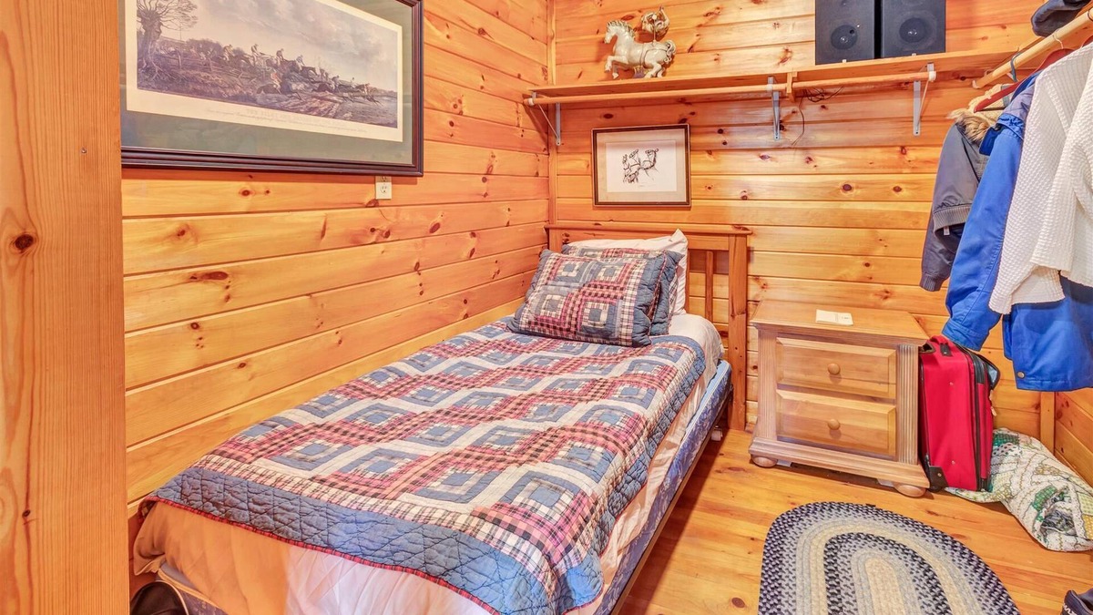 Cabins Cabin | 09) The Hideaway Cabin