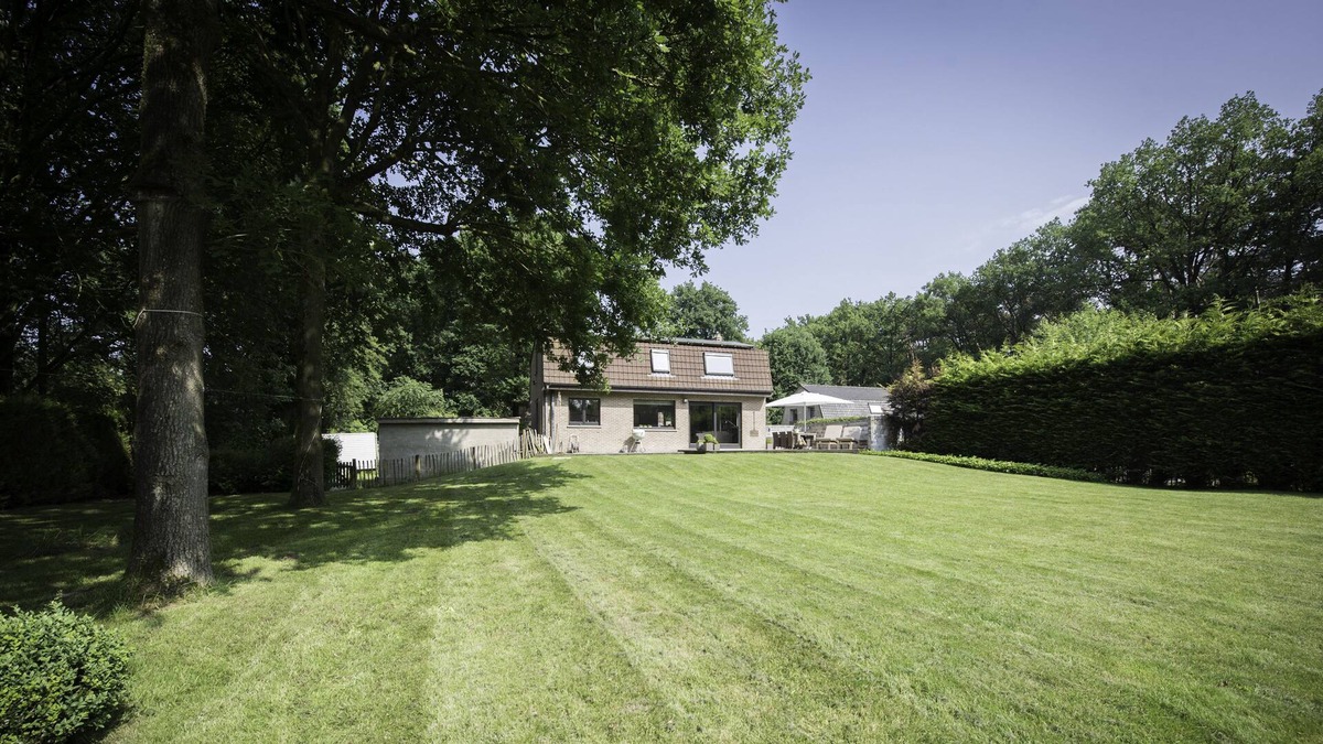Wingene House | 1,000 sqm / 11,000 sq ft of privacy in the woods near Bruges.