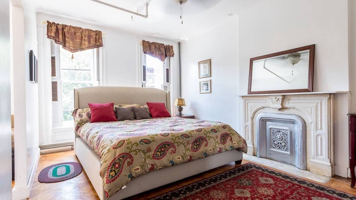 Bedford-Stuyvesant Apartment | 1 1/2 bedroom apartment just 4 minutes drive to Barclays Center Brooklyn