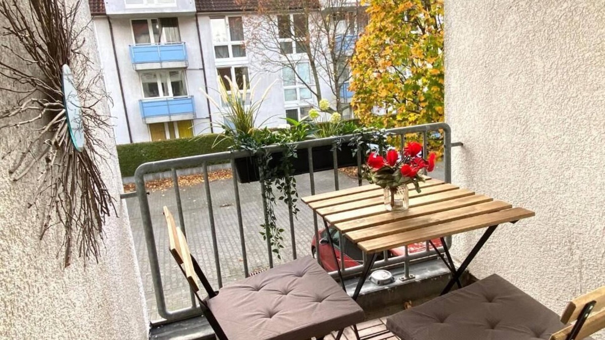 Limmer Apartment | 1 1/2 room apartment with balcony - 4 single beds - NETFLIX -WiFi- - parking lot