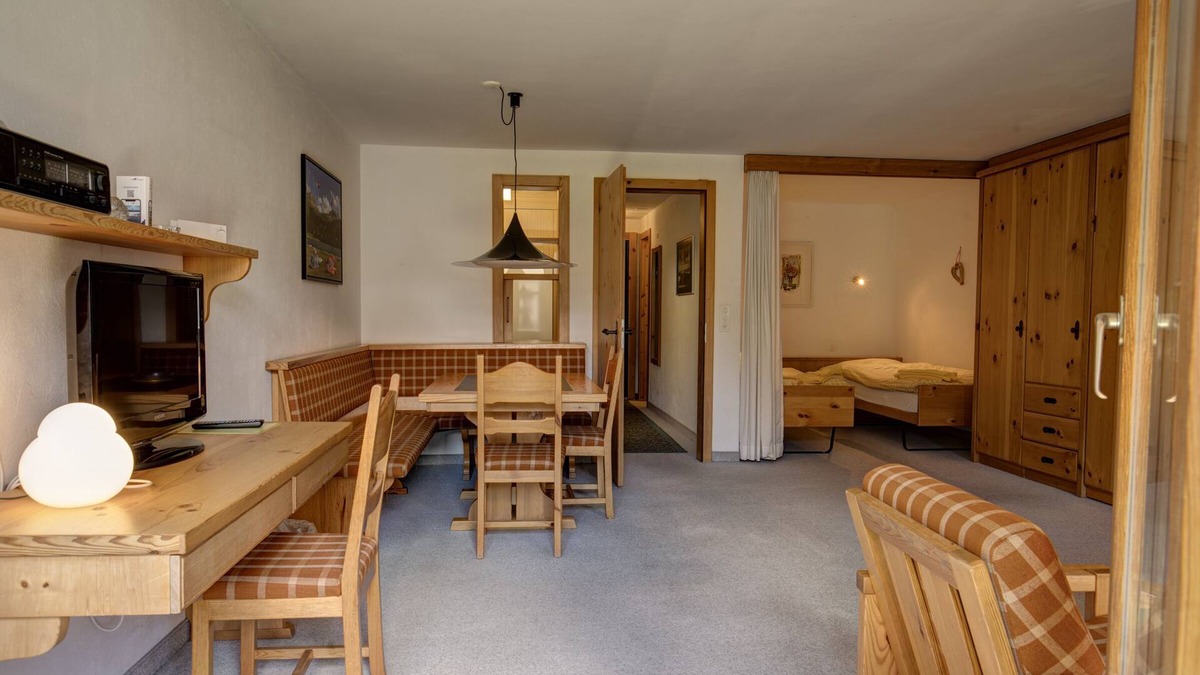 Silvaplana Apartment | 1 1/2-room flat with mountain view on the 5th floor