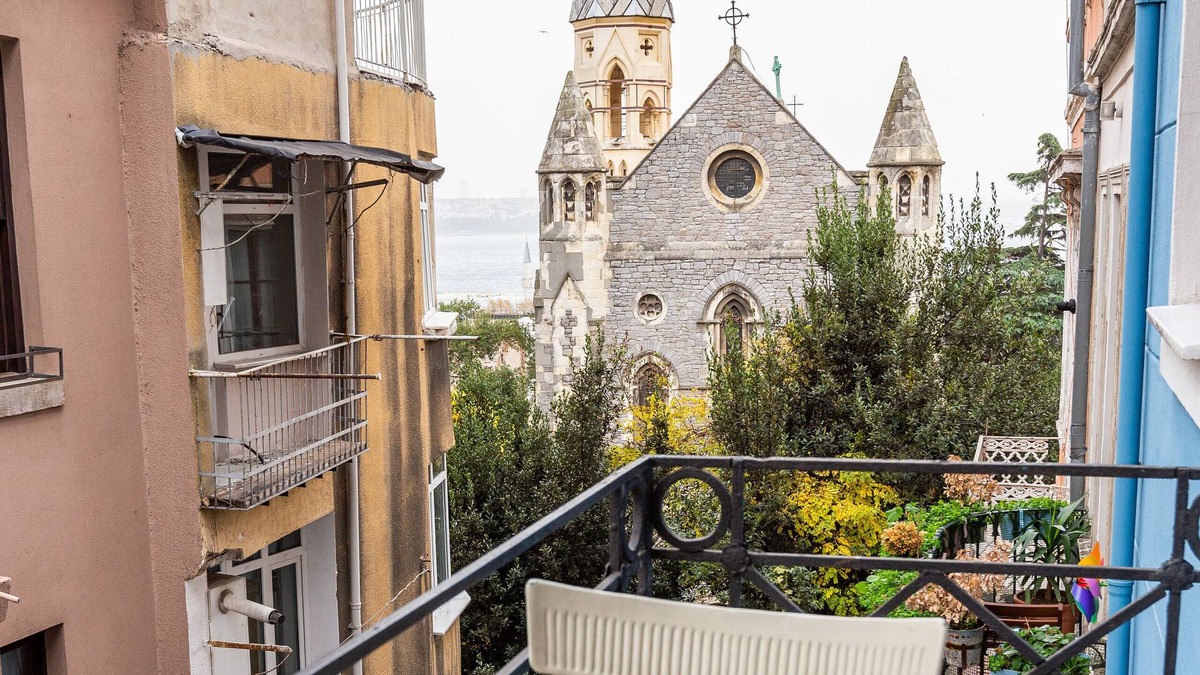 Galata Apartment | 1+1 High Ceilinged Flat with balcony, Sea view, Galata Tower