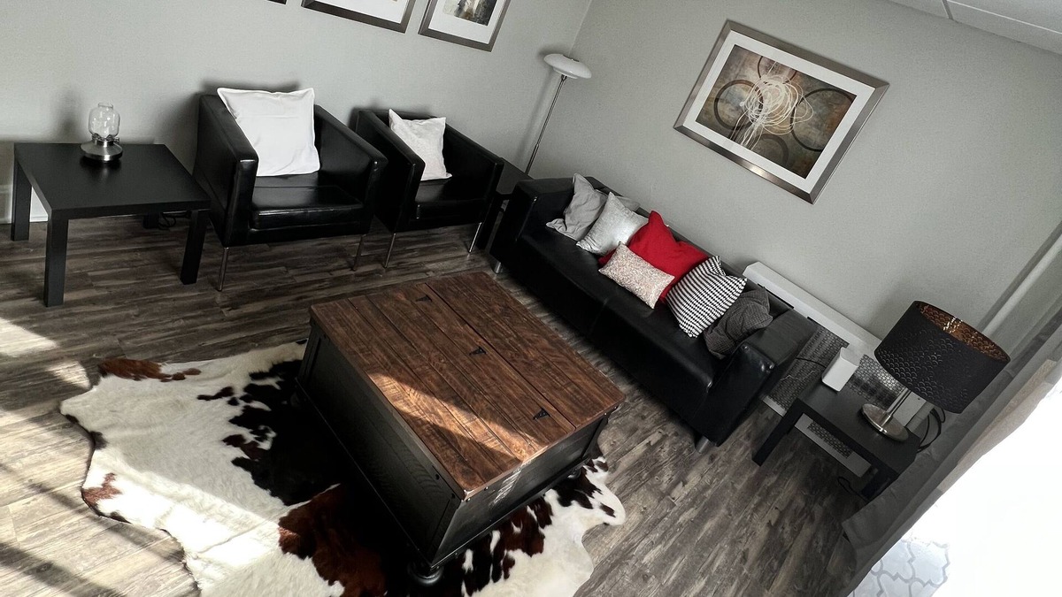 Old Forge House | 1/1 Main Floor House 5min. from Airport and Skiing Resort w/Peloton & Treadmill!