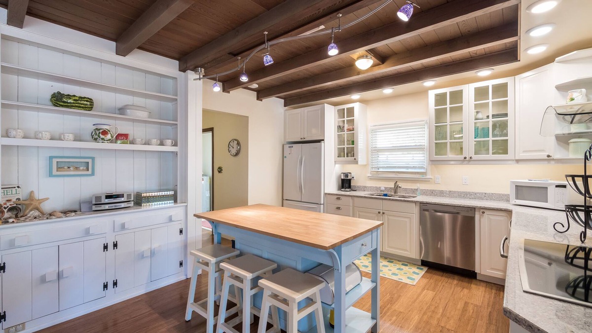Saint Armands Key House | 1/10 mile to Lido Beach