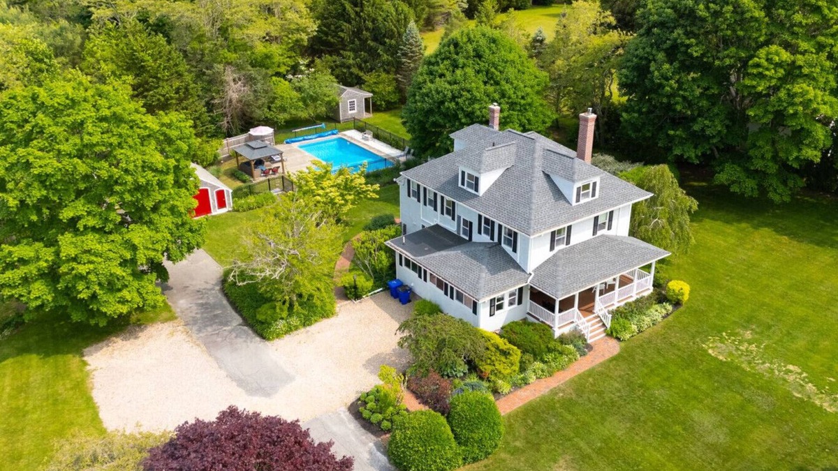 Cataumet House | 1.2 Acre Estate | Pool | Close to Beaches | Games